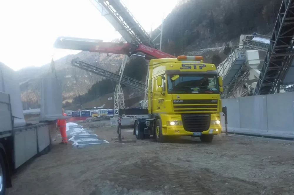 trattori-stradali-con-gru-7